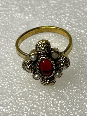 Sarah Coventry vintage ring